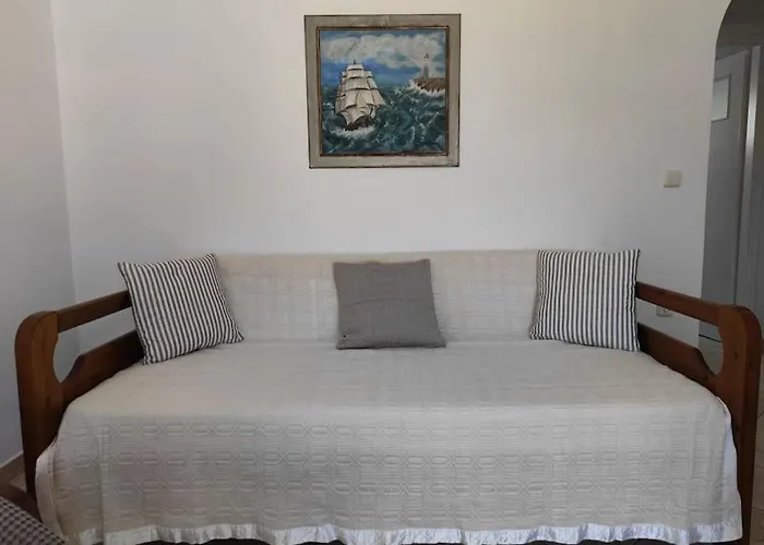 Nianiari House