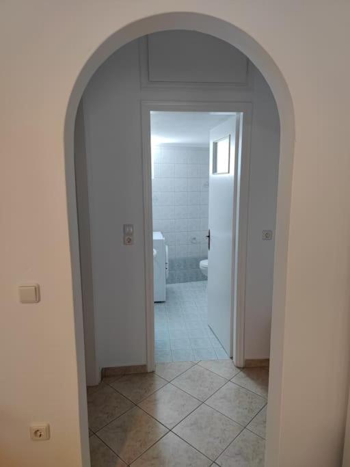 Nianiari House *